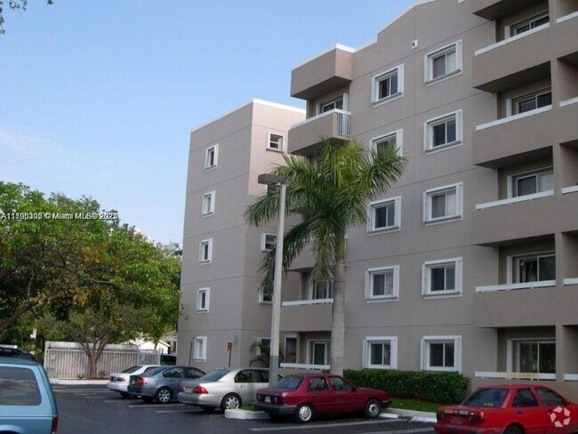 Building Photo - 600 NW 32nd Pl Unit 318 Rental