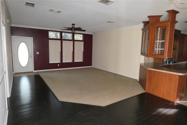 Photo - 30240 Lynne Dr House