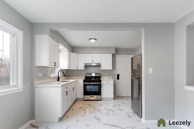 Photo - 2457 W 69th St Unidad 2457 - 2W 2nd Floor Rental