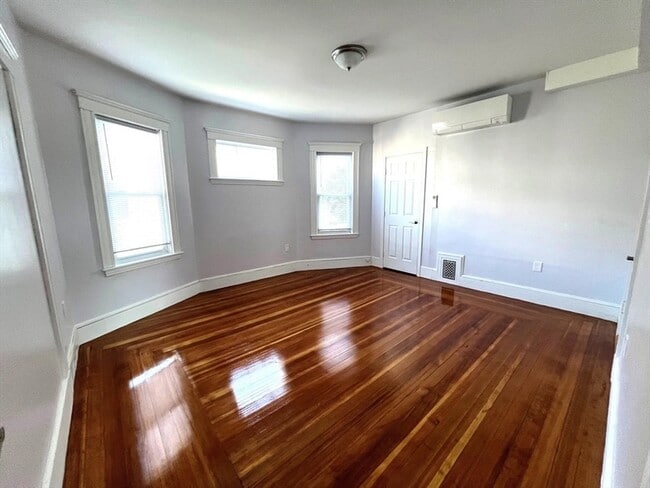 Photo - 26 Howes St Unit 3