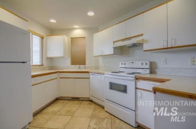 Photo - Townhome Columbia Village – Close to Every...