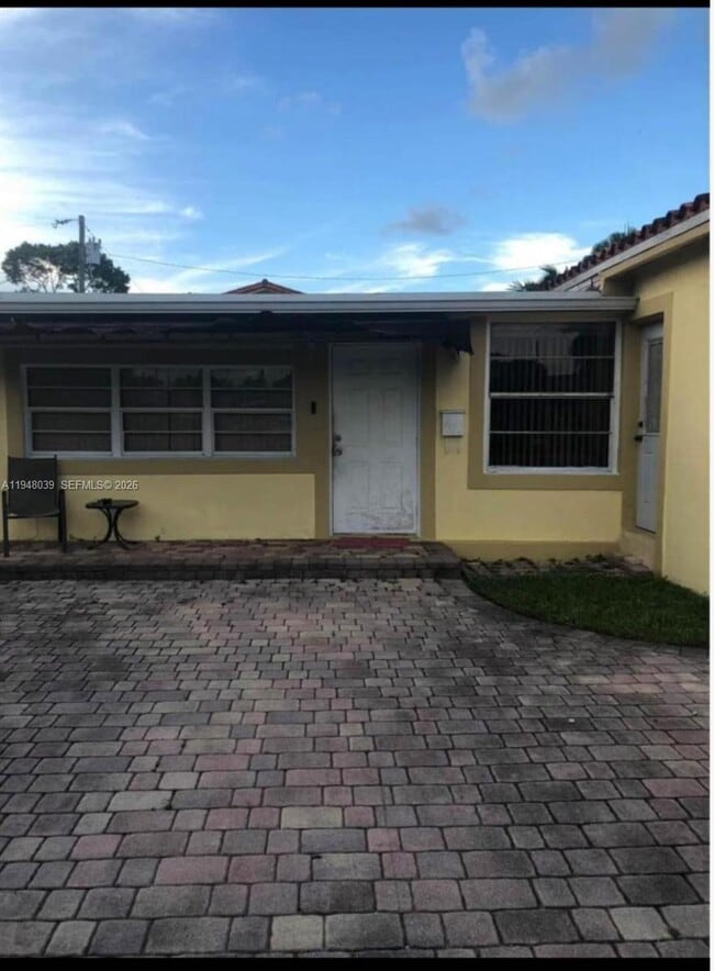 Photo - 411 W 31st Pl Unit 1