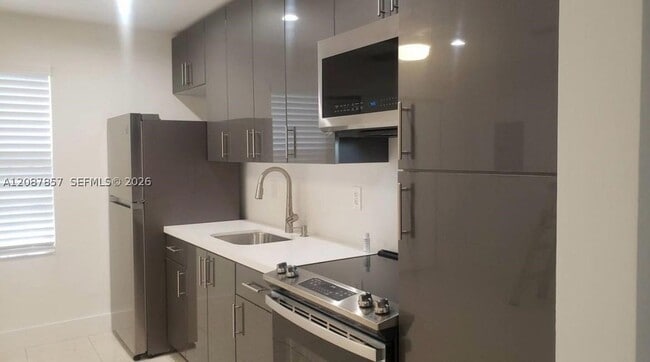 Building Photo - 3766 SW 27th St Unit upstairs