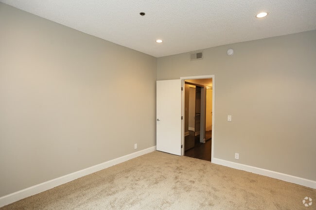 1BR, 1BA-Bedroom