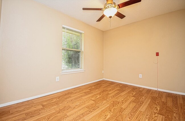 Photo - 427 Martin St