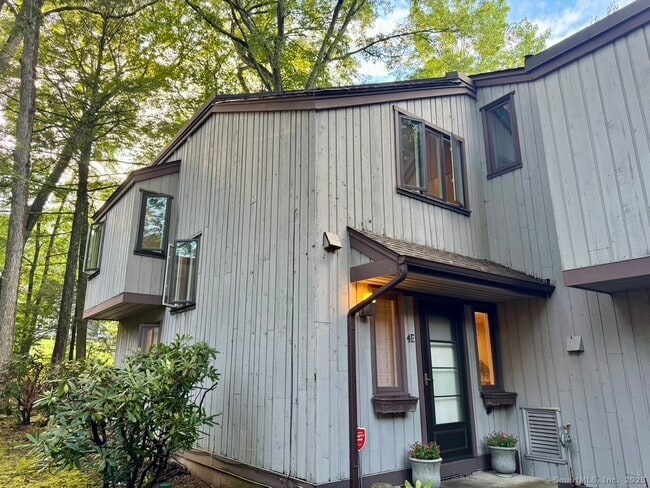 Building Photo - 4 Earls Ct Unit E Rental