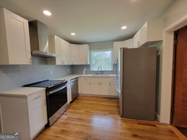 Photo - 2070 Black Fox Dr NE