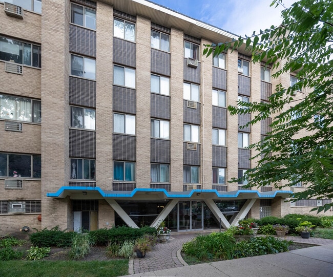 Building Photo - 6250 N Kenmore Ave Unit 305