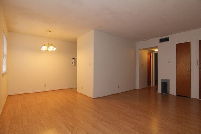 Photo - Spacious 1 bedroom 1 bath - available in S...