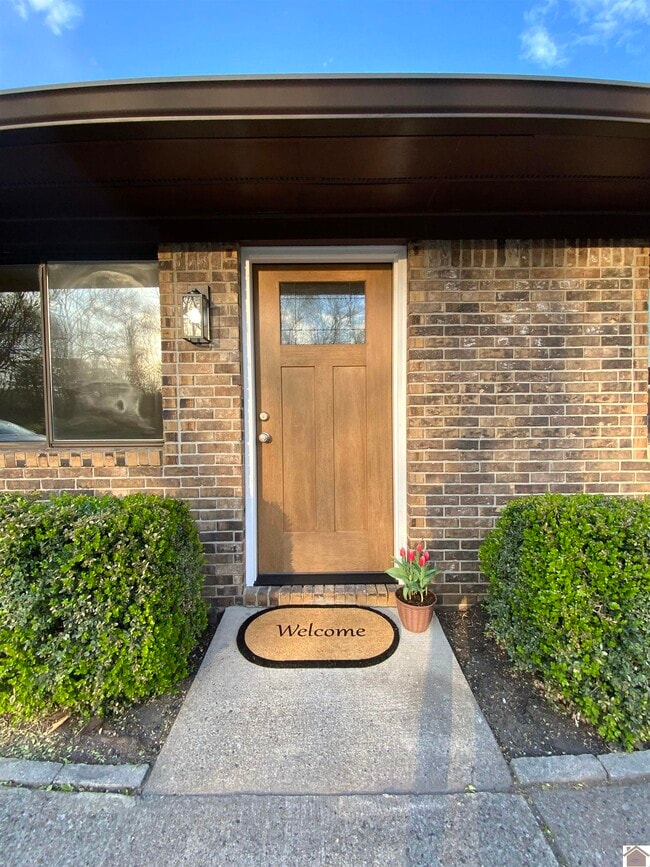 Photo - 200 N 31st St