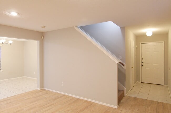 Photo - 8230 Golf Green Cir