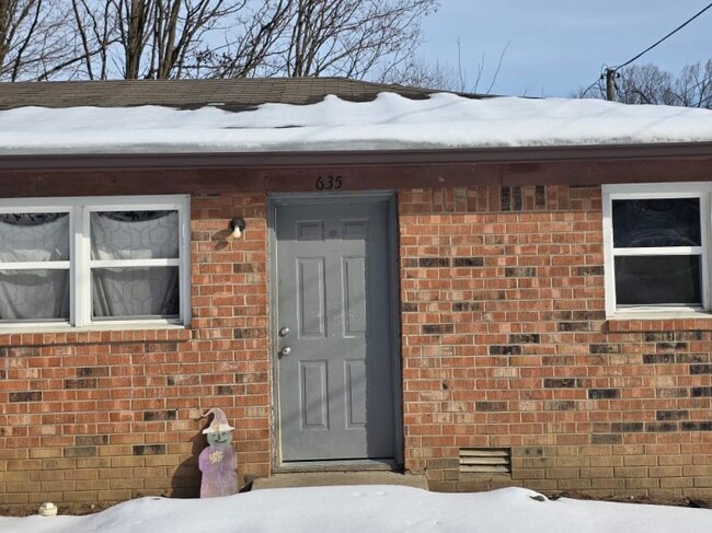 Building Photo - 635 Graham Dr