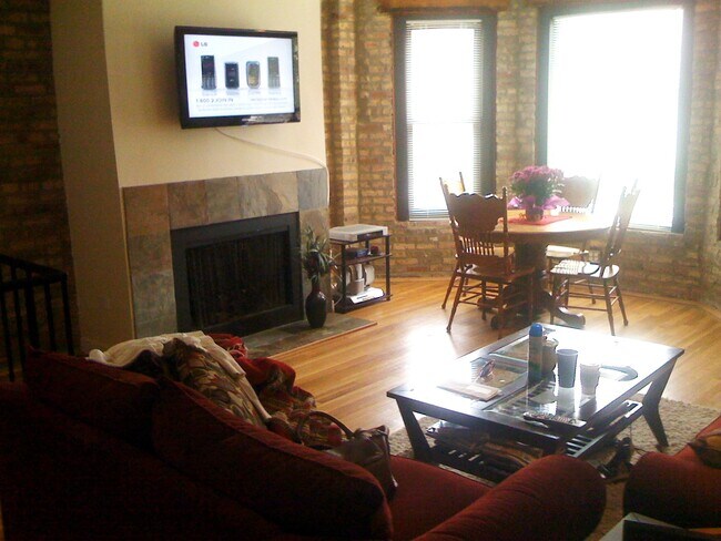 Photo - 920 W Belle Plaine Ave Unit 1W