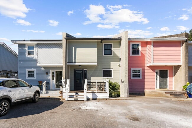 Building Photo - 706 Nora Ln