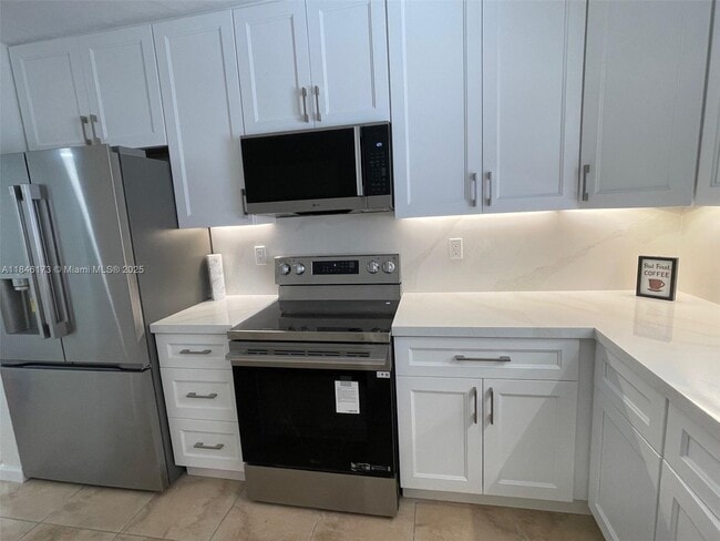 Building Photo - 10905 N Kendall Dr Unit 413