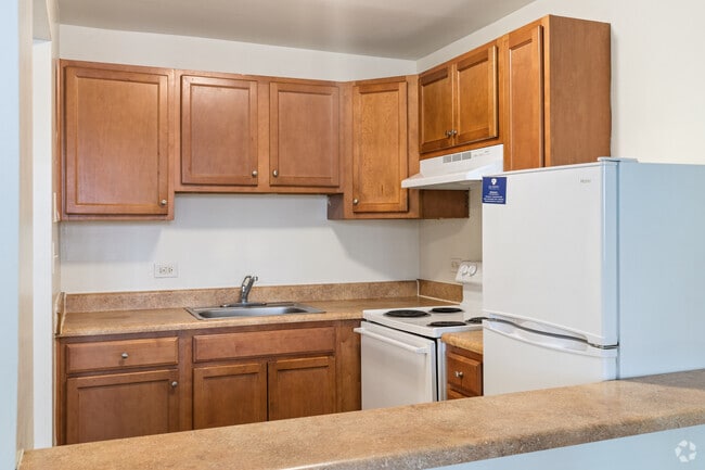 2BR, 1BA - 747SF - Kitchen