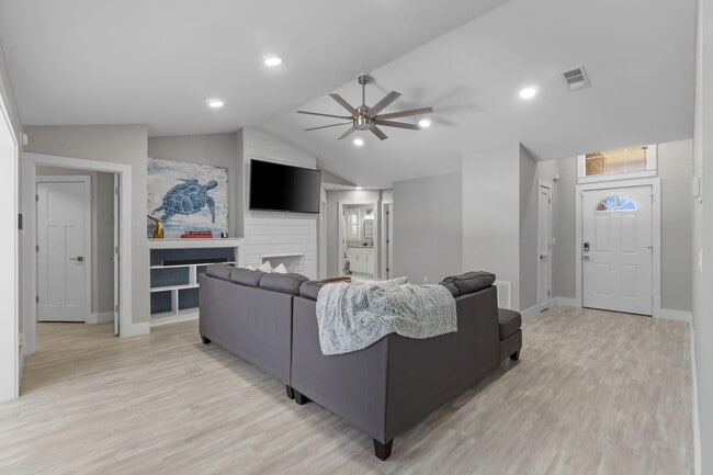 Photo - 374 S Shore Dr