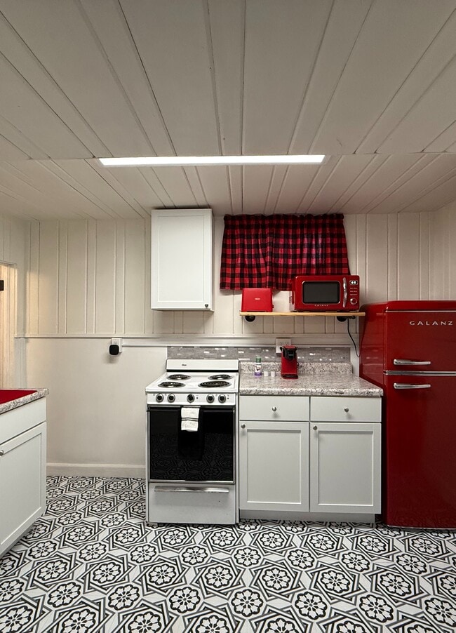 Building Photo - 17 2nd Ave NE Unit 3