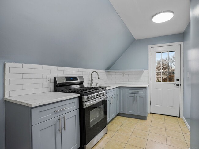 Photo - 90 Amsterdam Ave Unit 2