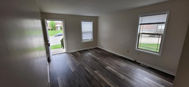 Photo - 3 Bed 2.5 Bath Townhome Unit 1