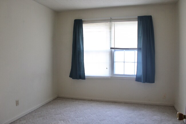 Photo - 211 E 11th St