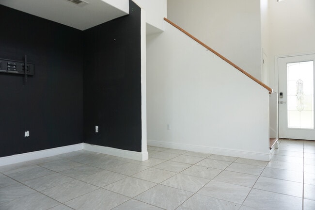 Photo - 127 Bronze Cir