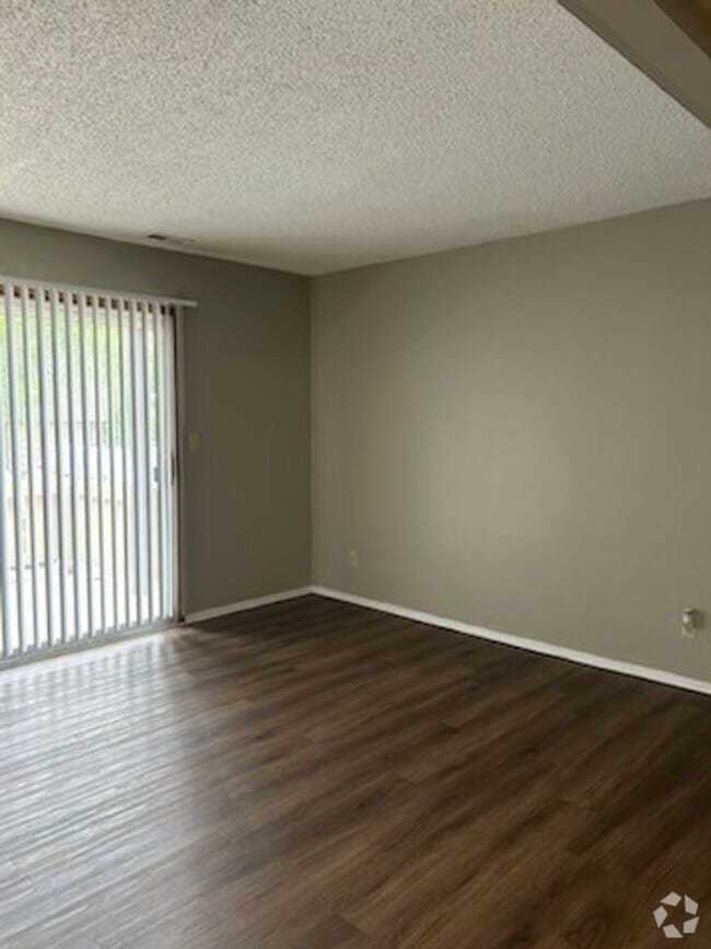 Building Photo - Beautiful Community Tucked Away Unit 401 Rental