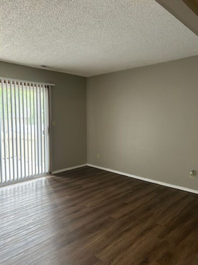 Beautiful Community Tucked Away - Beautiful Community Tucked Away Apartment Unit 401