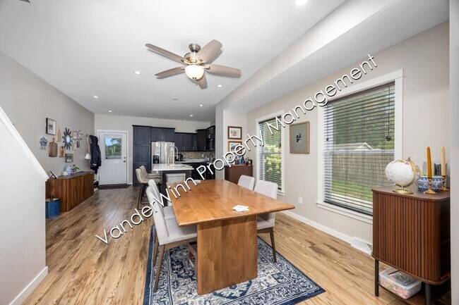 Photo - 739 Bates St SE