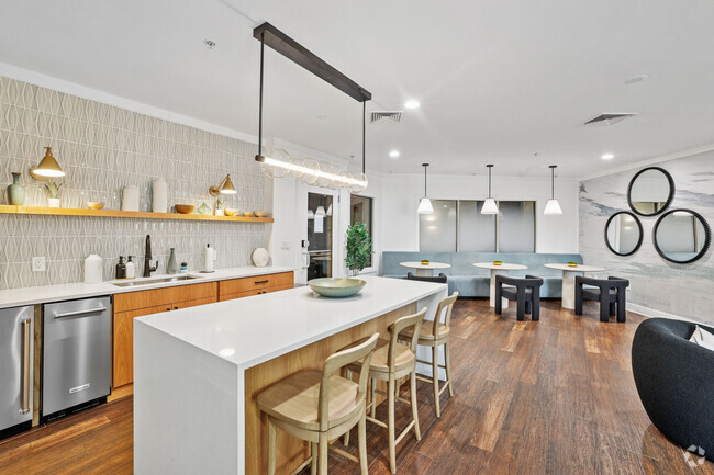 Building Photo - Rutherford Station Rental