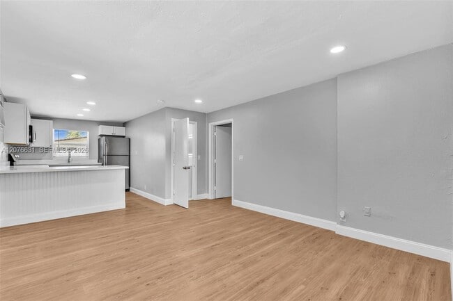 163 NW 40th St Unidad N