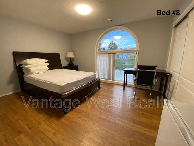 Photo - 453-453 Morrison Ave