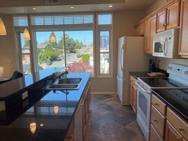 Photo - 2 Bed / 2 Bath Bay-View Condo for Rent in ...