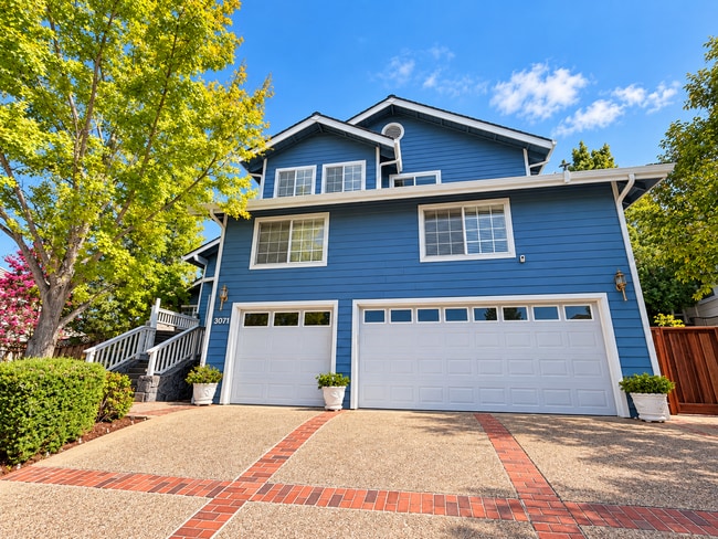 3071 Crestablanca Dr