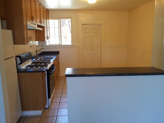 Kitchen - 46 Daniels Ave Unit 46 Daniels