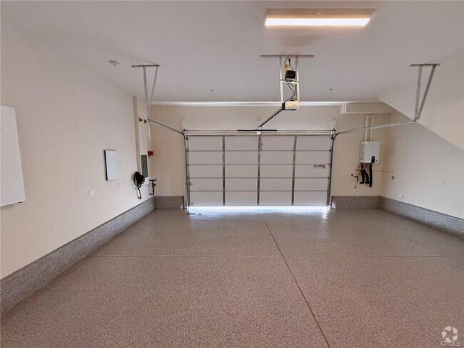 Building Photo - 201 Shoveler Rental