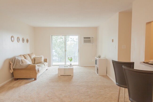 Photo - 2715 Riverside Dr Unit B