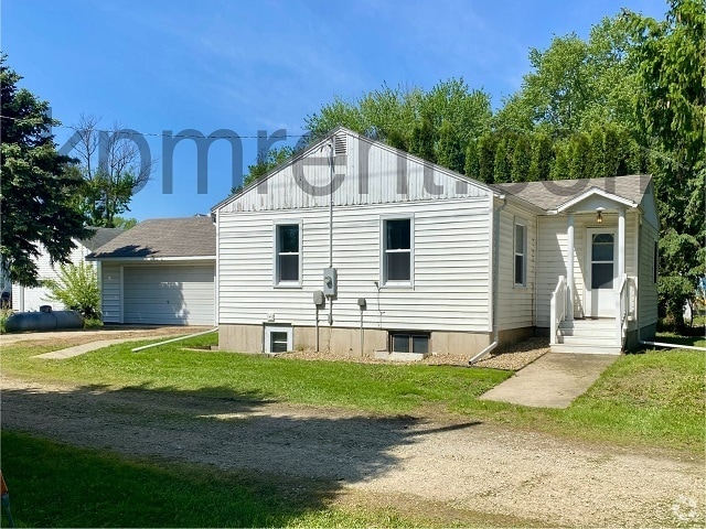 Building Photo - 1680 469 St Rental
