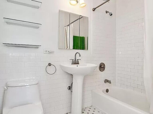 Photo - 504 W 136th St