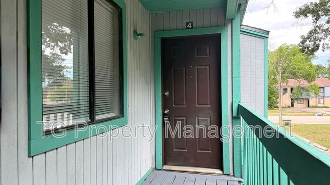 Building Photo - 5144 Westchase Ct Unit 4