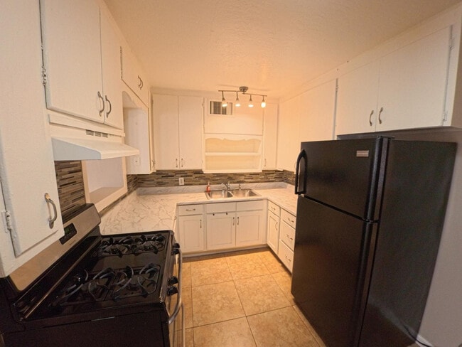 Photo - 449 E University Dr