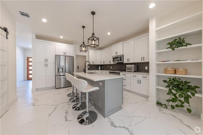 Building Photo - 1409 Greenwood Ave Unit B Rental