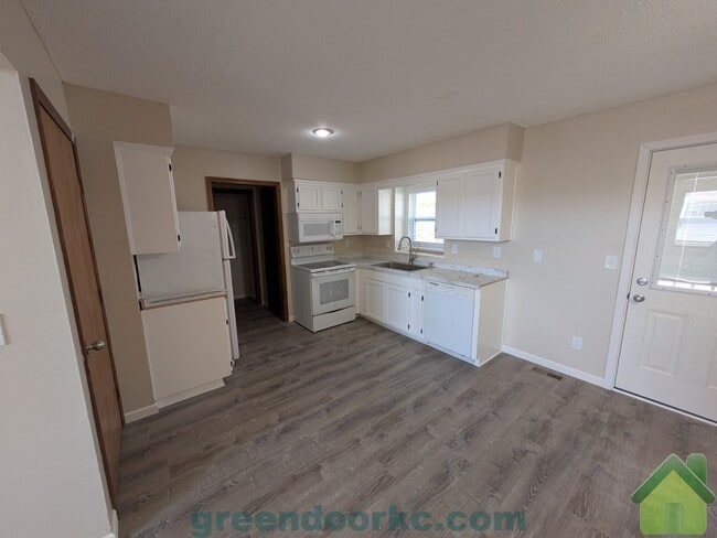 Photo - 500 Kenneth Ln