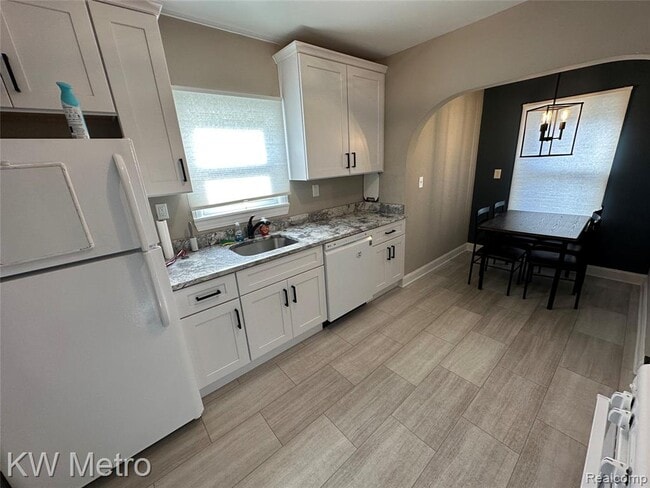 Photo - 21503 Collingham Ave