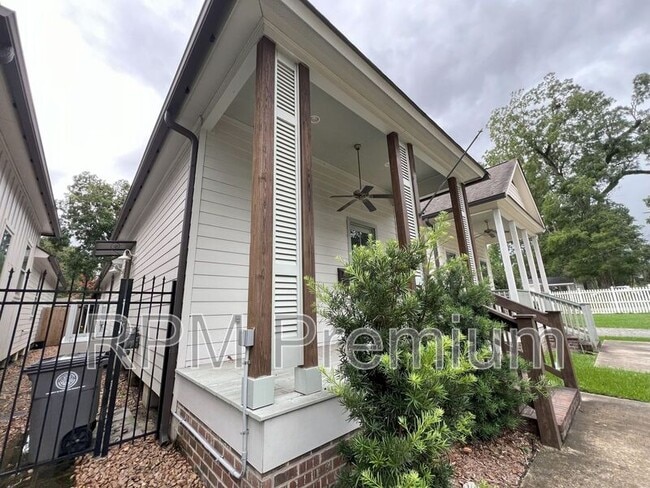 Photo - 2353 Orpine Ave