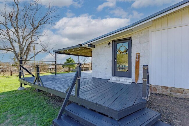 Photo - 110 Lakewood Dr