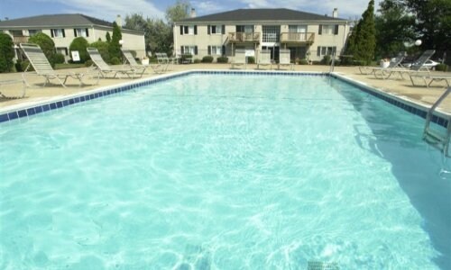 Pool - Waynewood Apartments