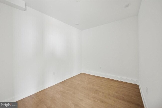 Building Photo - 1614 Ridge Ave Unit 403 Rental