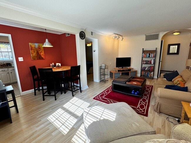 Photo - 2107 N Scott St