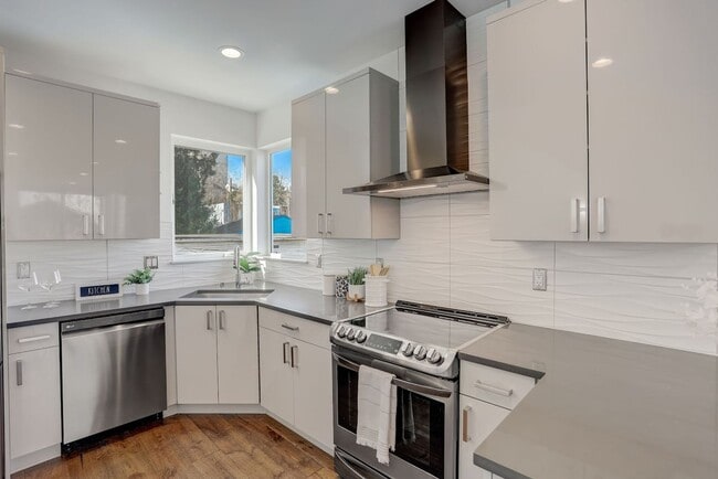 Photo - 1761 16th Ave S